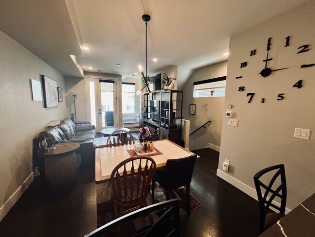 Foto del edificio - 1581 Grove St