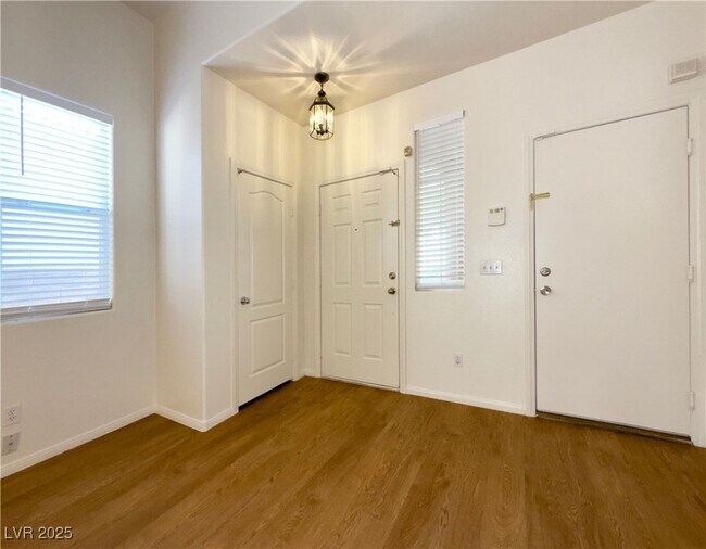 Building Photo - 10789 Muscari Way