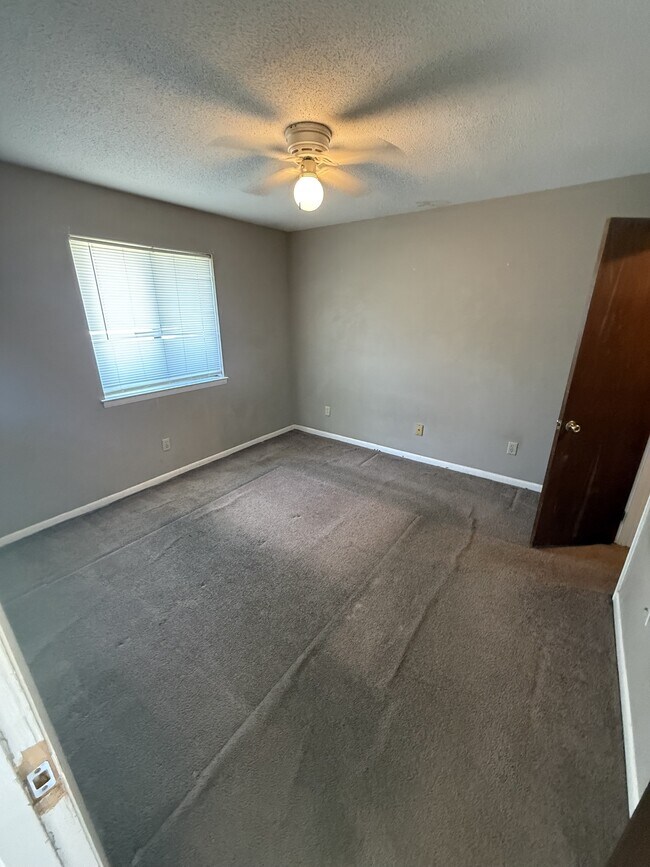 Foto del edificio - 80 Fannie Morris Dr