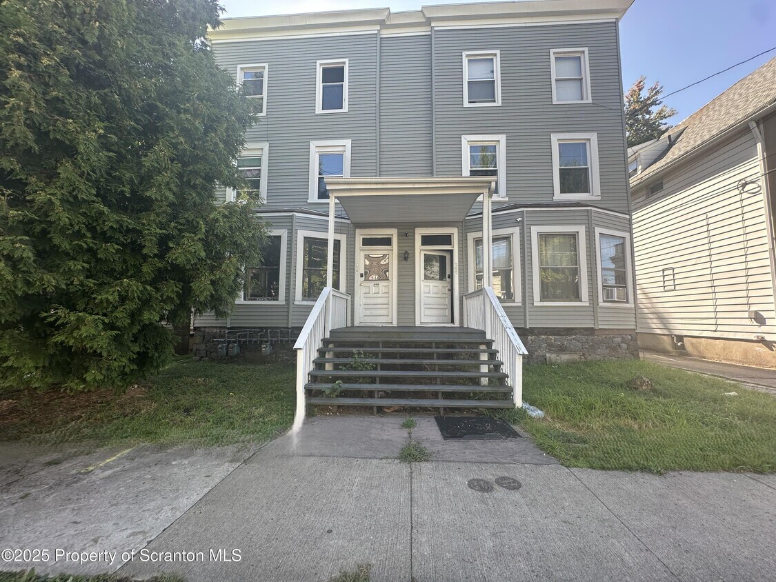 Foto principal - 366 S River St