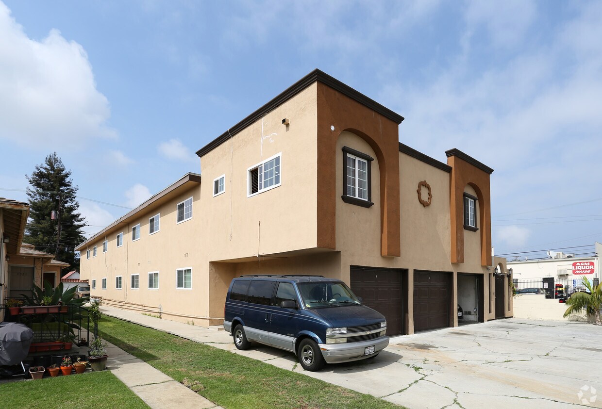 Primary Photo - 4017 McLaughlin Ave