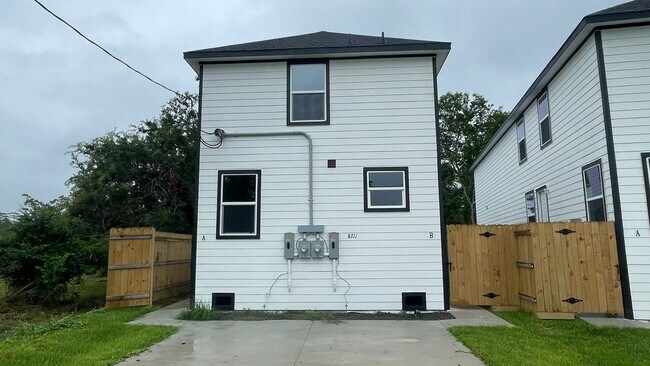 Foto del edificio - Fall in Love with This Beautiful 3-Bed Home