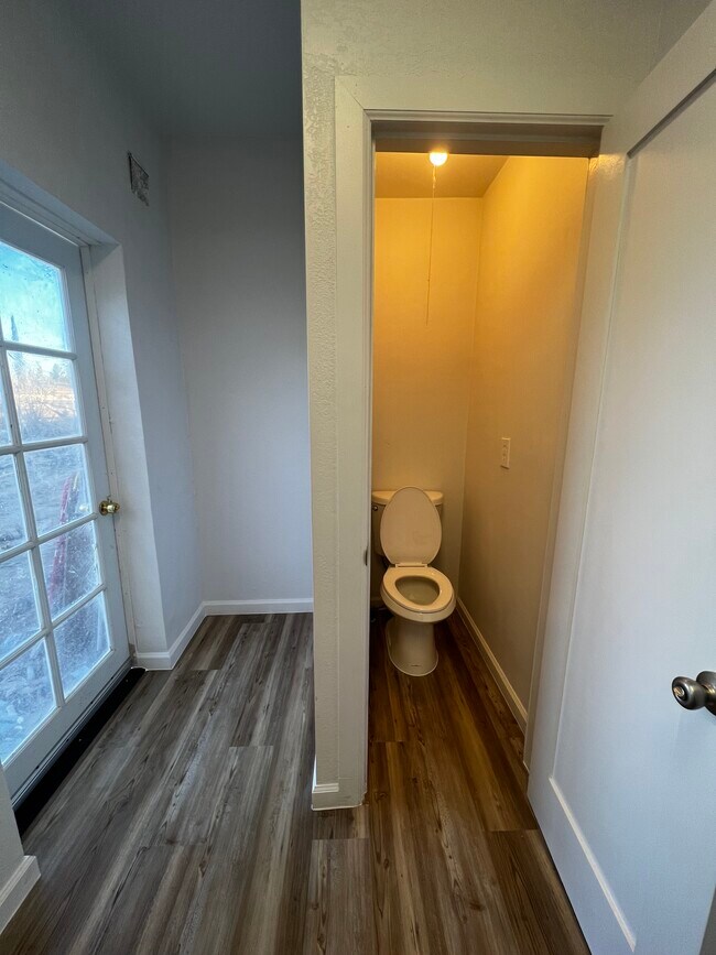 Cuarto de lavado - 603 N H Ave