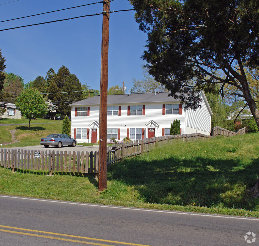 Building Photo - Plummer Townhomes