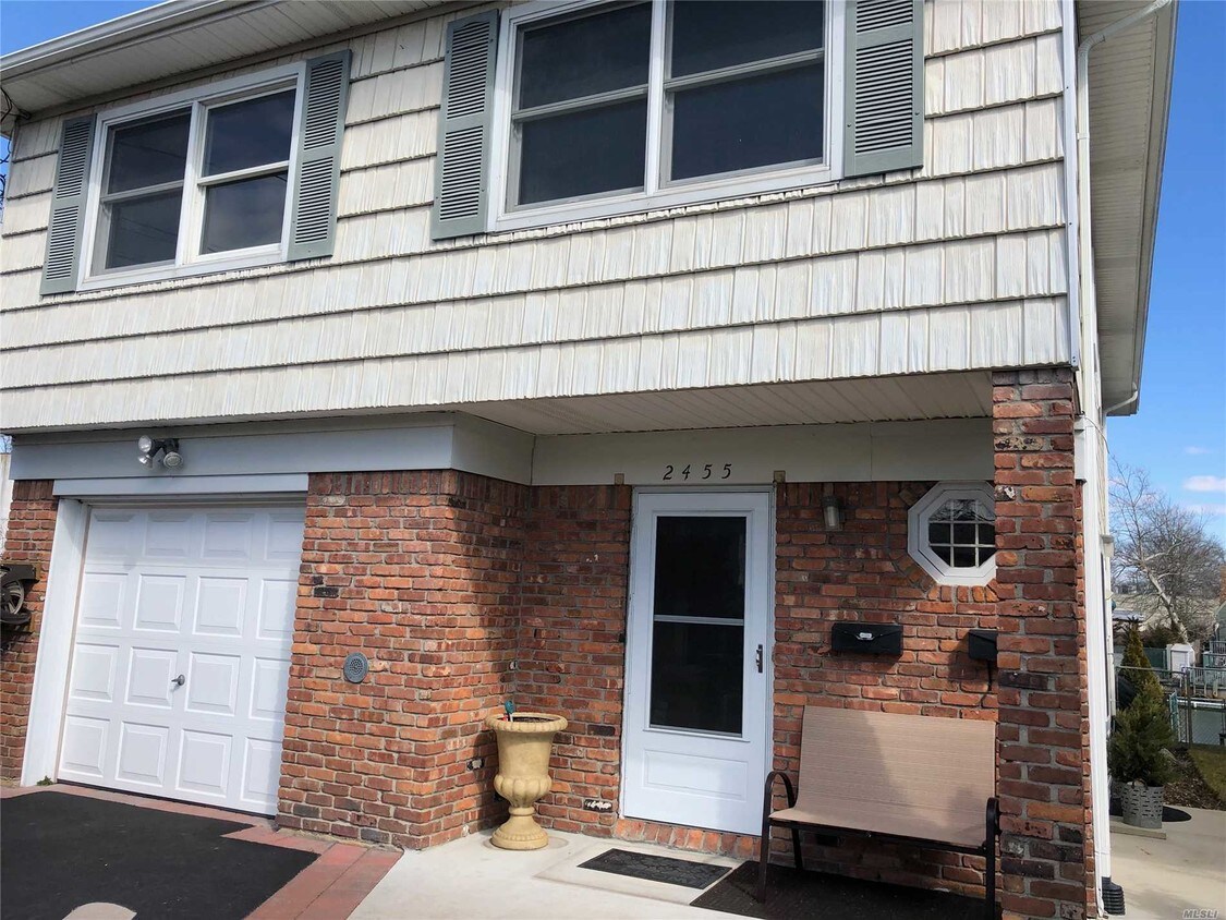 Primary Photo - 2455 Bellmore Ave