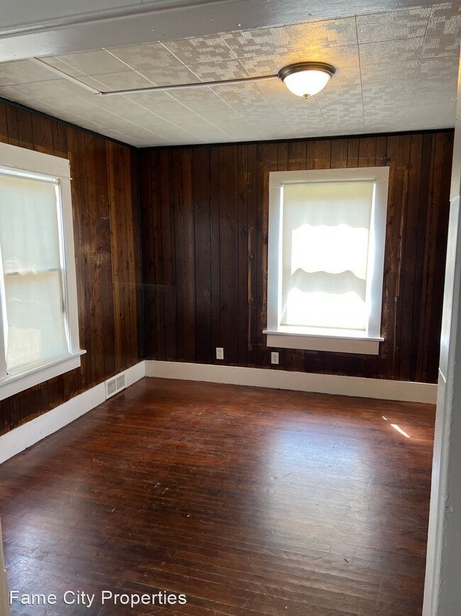 Building Photo - 2 br, 1 bath House - 2211 18th St NE