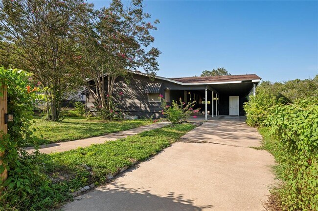 Building Photo - 402 Philco Dr