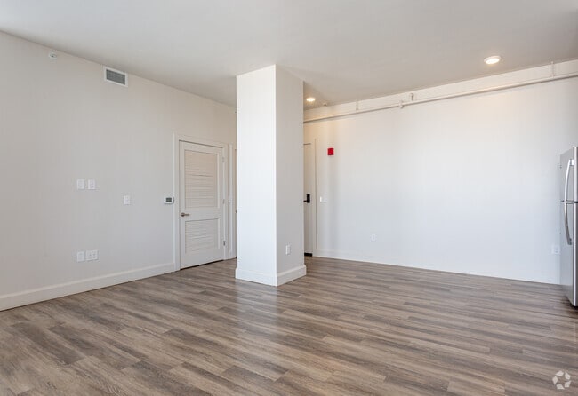 1BR, 1BA - 797SF - Bell Lofts