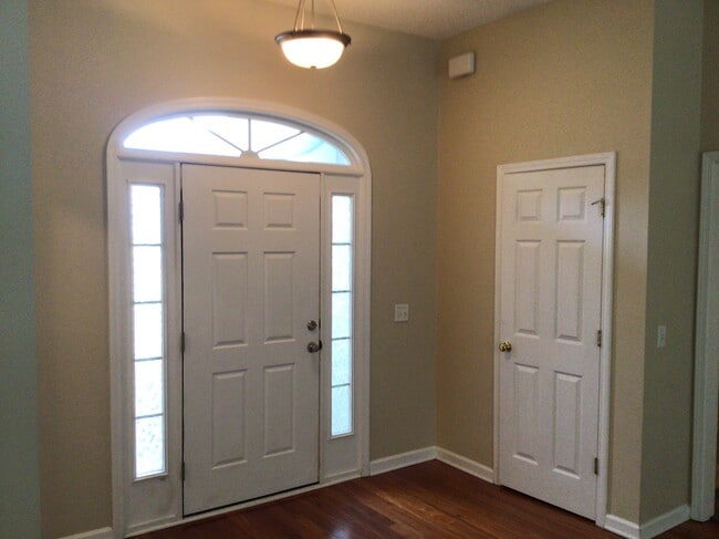 Foto del edificio - 64 Lancaster Way