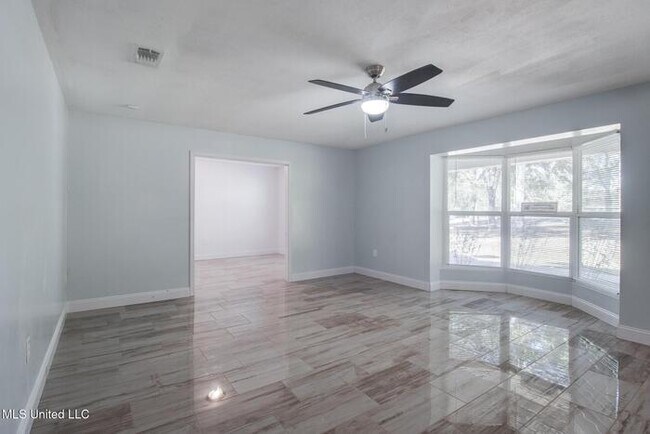 Foto del edificio - 22530 Saucier Lizana Rd