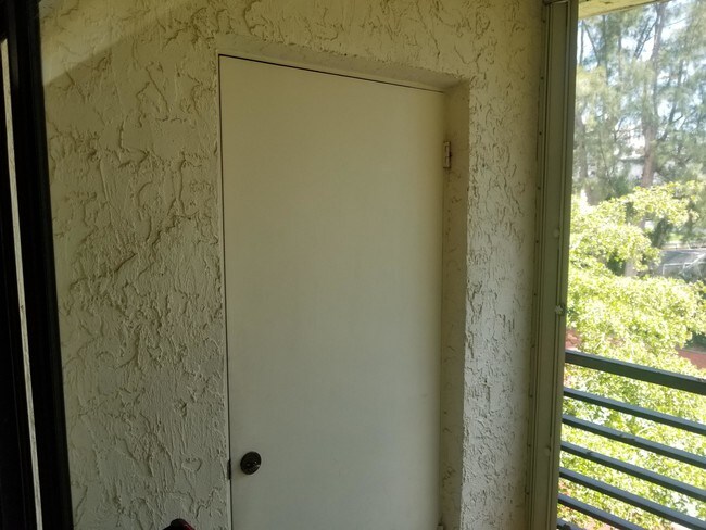 Foto del edificio - 128 S Cypress Rd