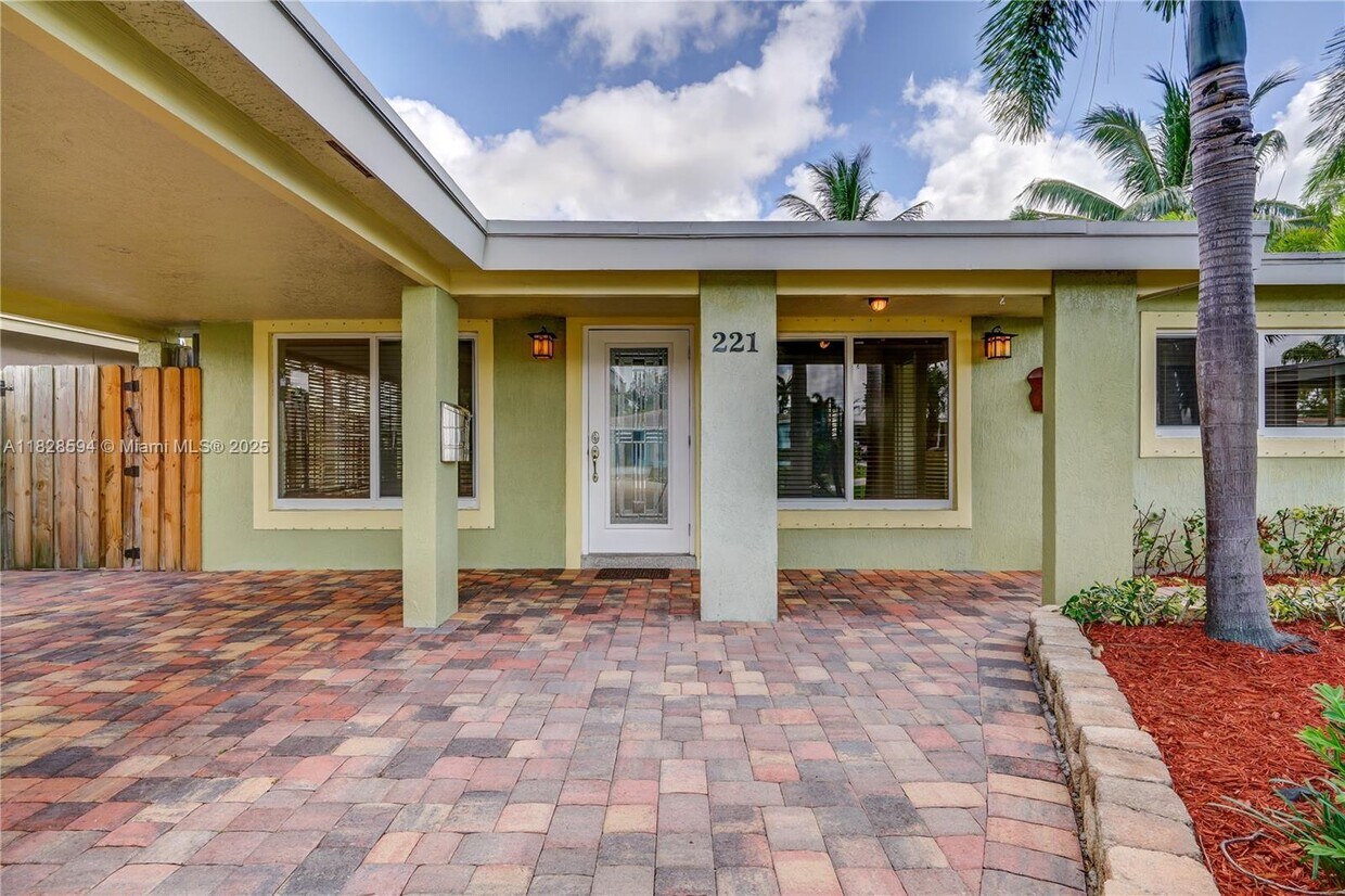 Foto principal - 221 NW 47th Ct