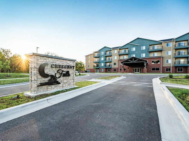 Building Photo - Crescent Falls