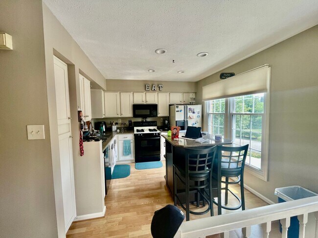 Building Photo - Charming and Spacious 3-Bedroom Home for Rent in Coraopolis