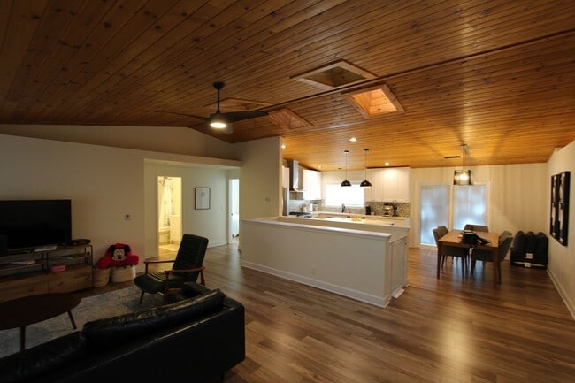 Building Photo - Available Soon! Turn key Furnished Univers...