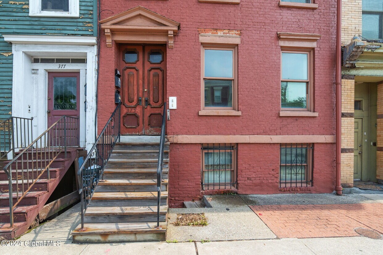 Primary Photo - 375 Madison Ave