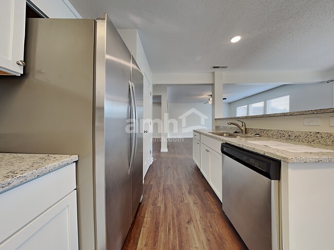 Foto del edificio - 15511 Sandlands Cir