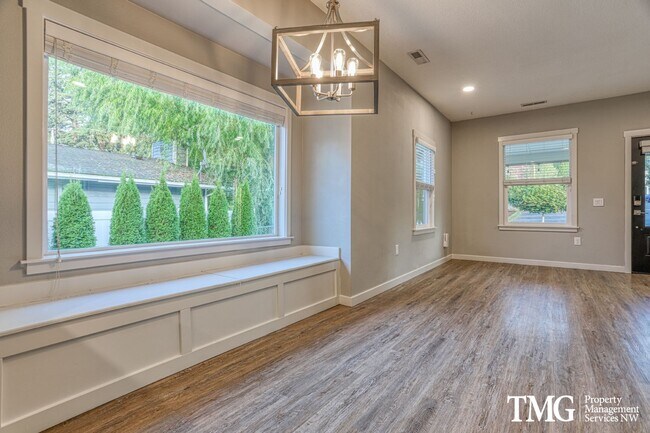 Building Photo - Beautiful Creekside Camas Home