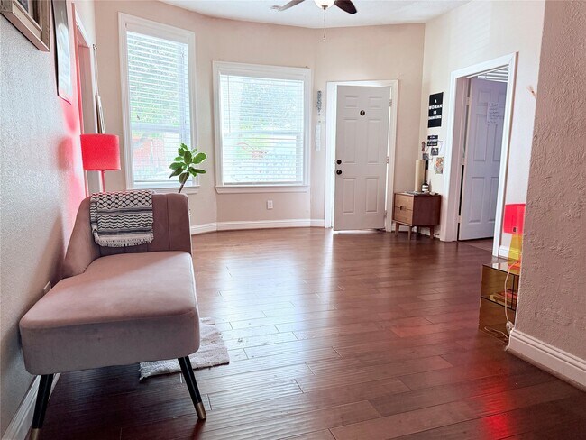 Foto del edificio - 4919 Walker St