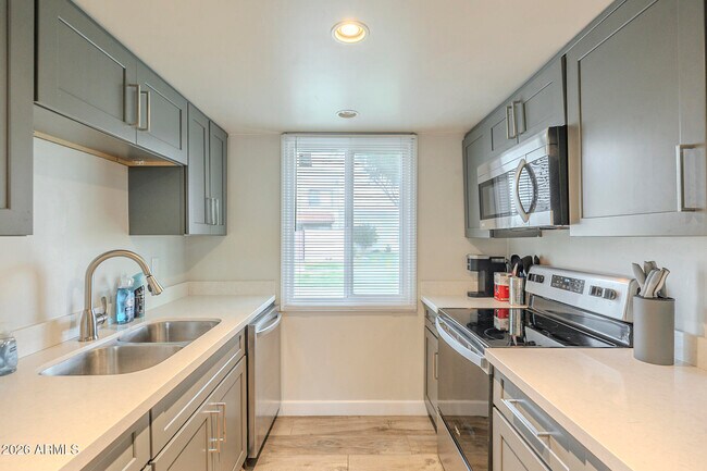 Building Photo - 6126 N 79th St