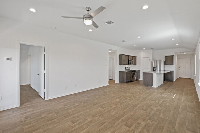 Foto del edificio - 2643 Commercial Center Blvd