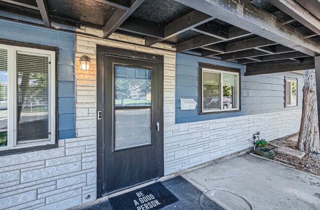Foto del edificio - 1296 Vaughn St