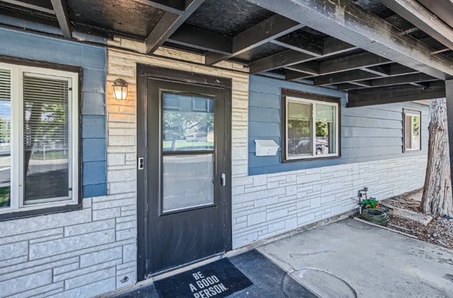 Photo - 1296 Vaughn St House