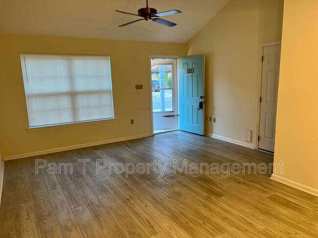Foto del edificio - 128 Fox Chase Rd
