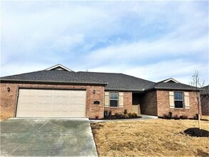 Building Photo - 508 Eagle Dr NE