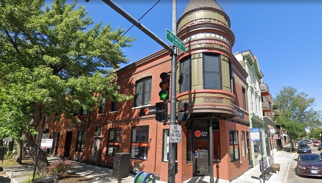 Building Photo - 1362 W Belmont Ave