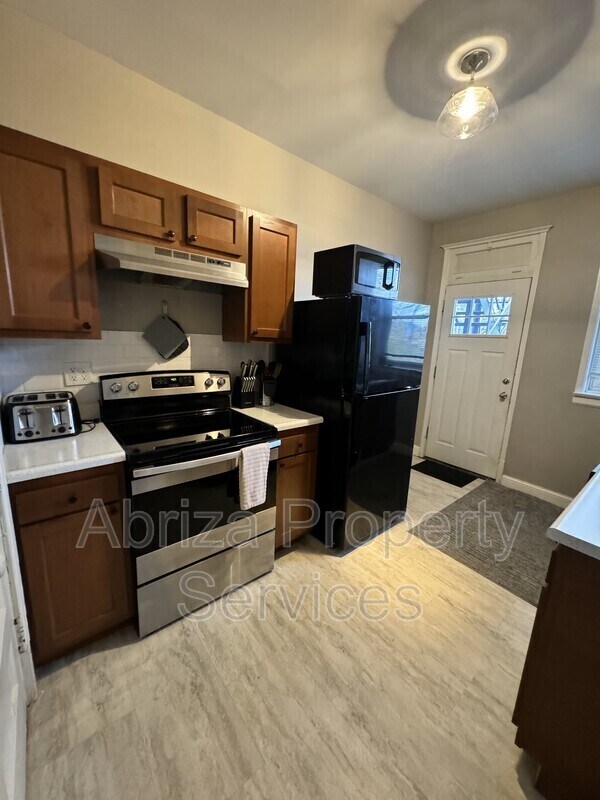 Building Photo - 1651 S Spring Ave