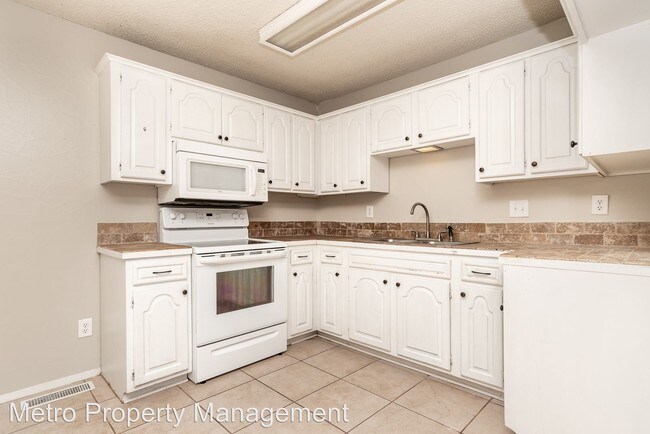 Building Photo - 2 br, 1.5 bath House - 1 Ulverston Dr.