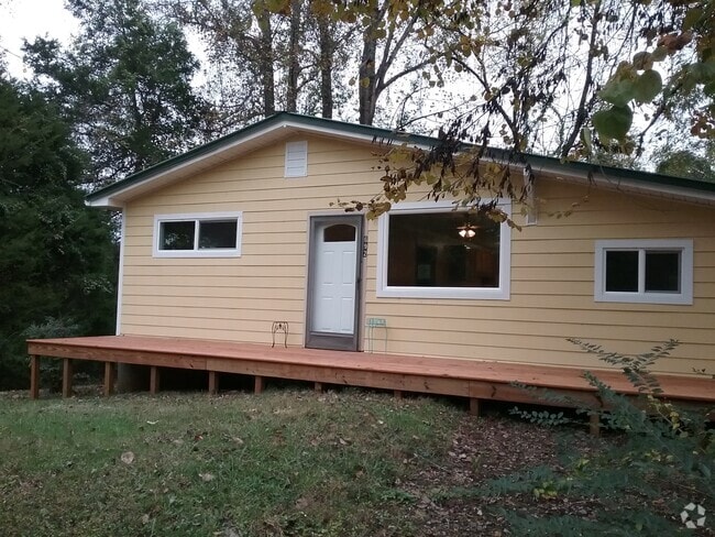 Building Photo - 692 Rivercliff Rd