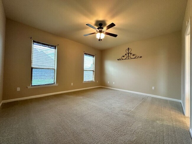 Foto del edificio - 3 bed 2 bath