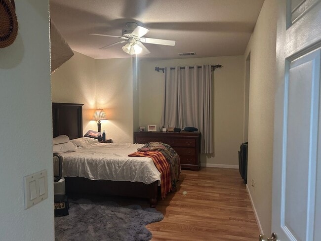 Building Photo - 3 Bed 2.5 Bath, Single Family Home In Plea...