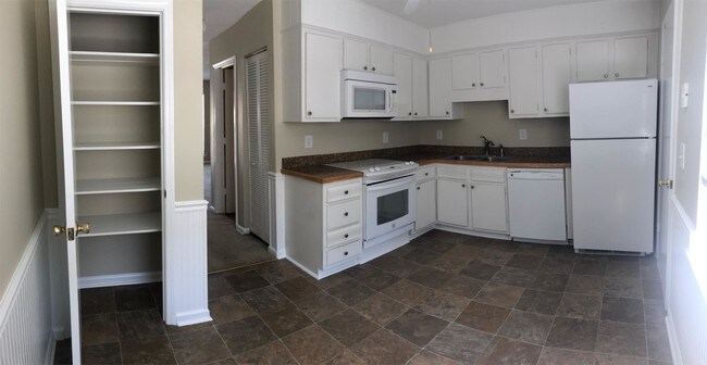 Building Photo - 1180 Rosemead Rd