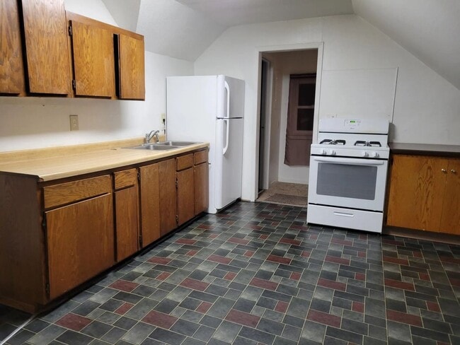 Building Photo - A "PRIME TIME" PRINCETON PAD...