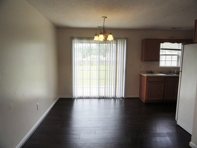 Building Photo - Minutes to Back Gate! Ready for A Family!