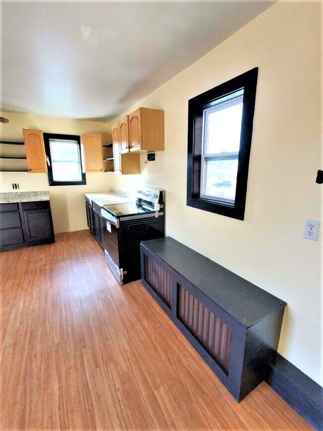 unit2 - 10 Western Ave