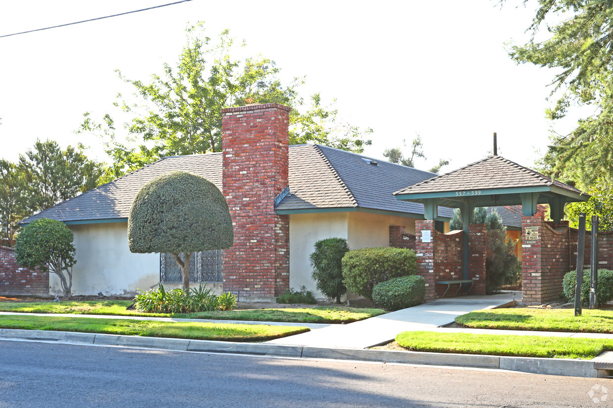 Primary Photo - Eden Park Apartment