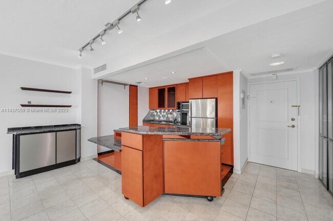 Building Photo - 2451 Brickell Ave