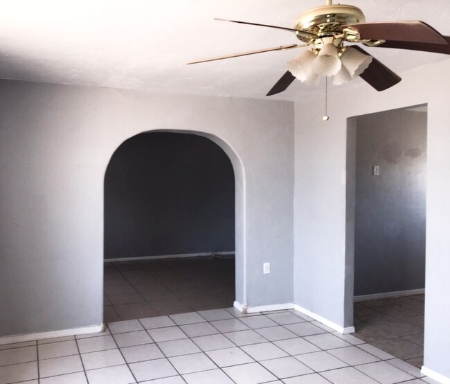 Foto del edificio - 849 W Mossman St