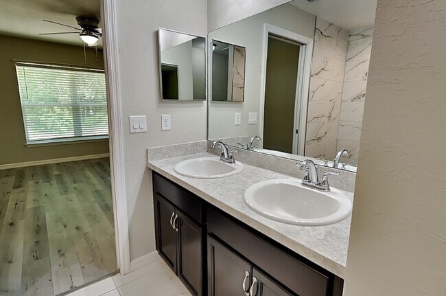 Foto del edificio - 10051 N Athenia Dr