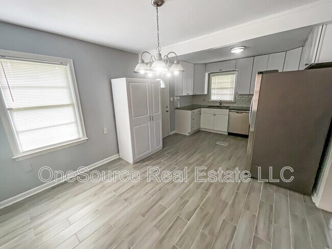 Building Photo - 2778 Meadowview Drive Southeast