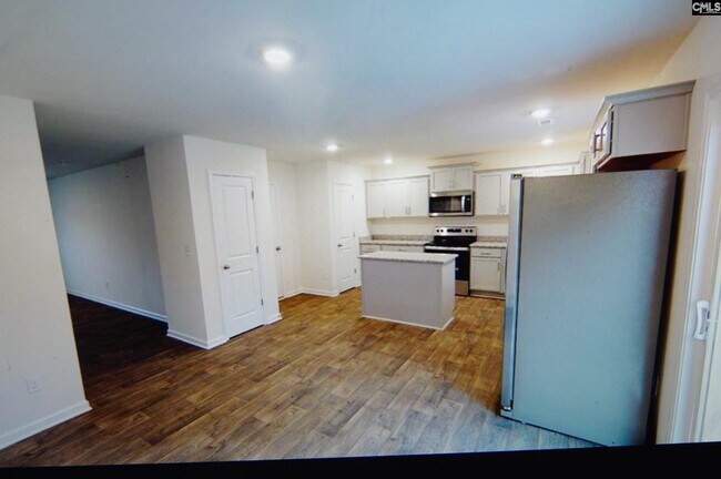 Foto del edificio - 457 Delahays Rd