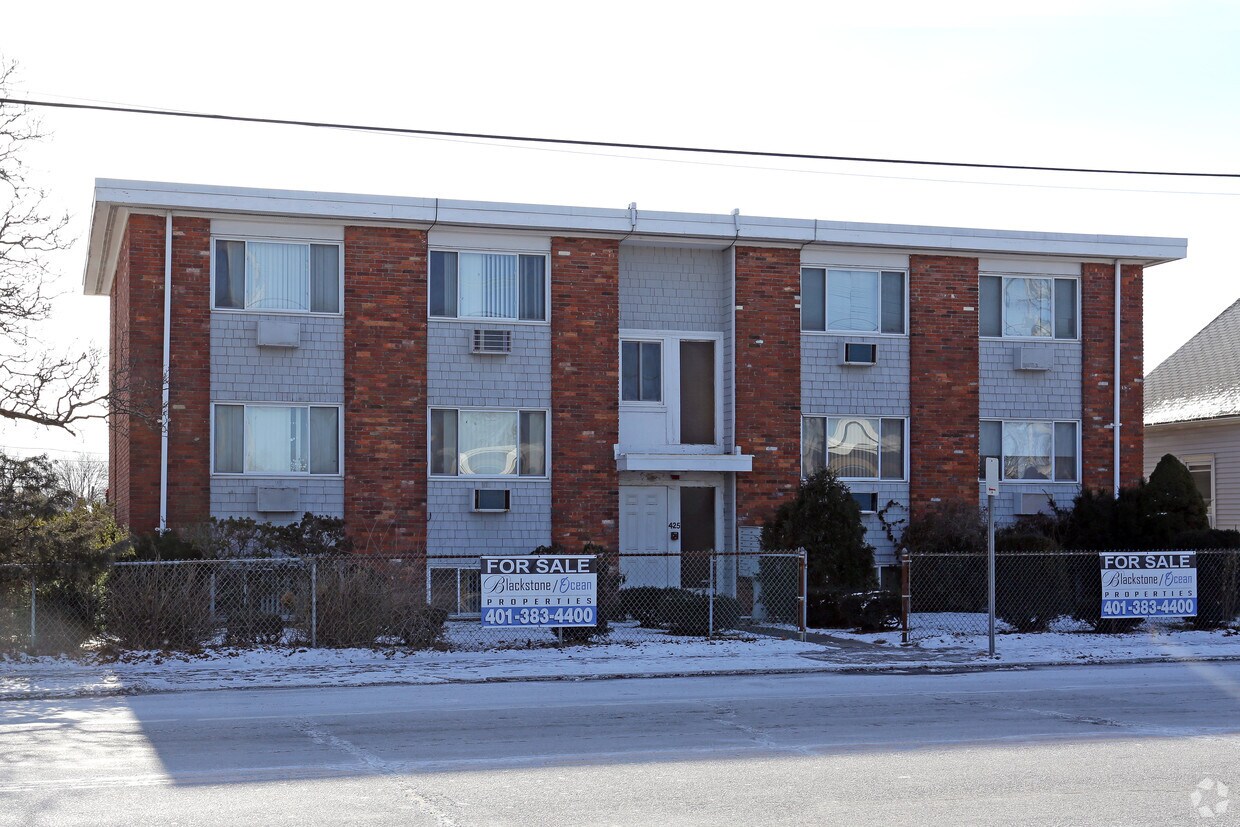 Primary Photo - 425 Warren Ave