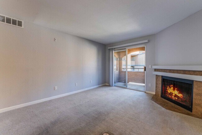 Building Photo - Cozy Condo with Pool View!