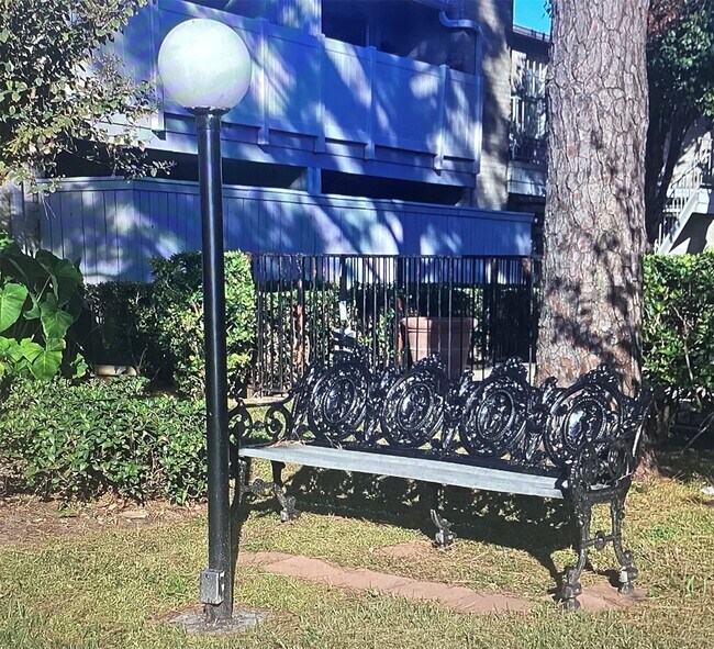 Foto del edificio - 10725 Braes Bend Dr