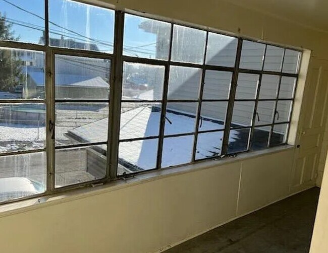 Foto del edificio - 315 W 11th St