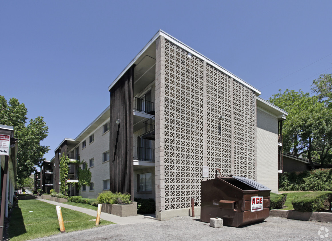 Primary Photo - Brigadoon Apartments